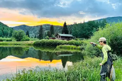 Image de Waterfront Rocky Mt. Cabin on 50 acres & 2 fishing ponds: Mt. Evans, Ski Country