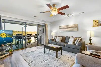 Image de Waterfront Condo with Amazing Amenities