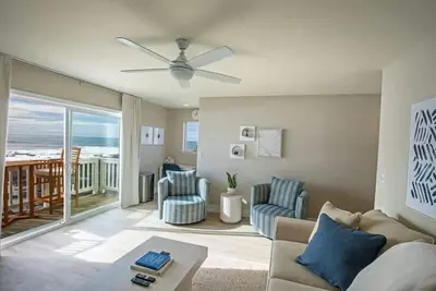 Image de Oceanfront Mini Suite | King | Jacuzzi | Rm 10