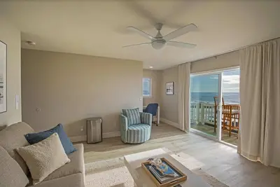 Image de Oceanfront Mini Suite | King | Jacuzzi | Rm 5