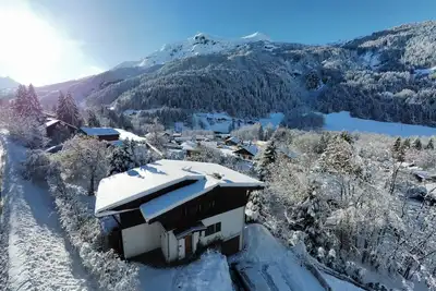 Image de Chalet spacieux entièrement rénové avec Skiroom et salle de jeu