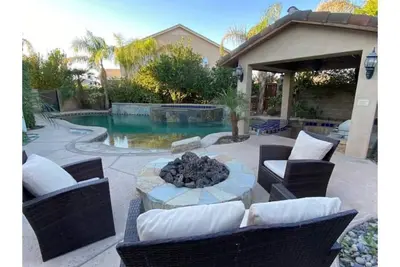 Image de 6 Bedrooms, 9 Beds, Swim Up Pool Bar Oasis - Game Room In Garage