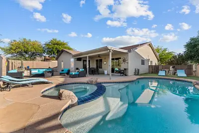 Image de Family Friendly Desert Mountain Oasis
