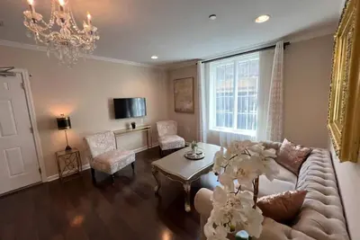 Image de Elegant 3br French Quarter Condo - Enjoy the Best of New Orleans Living