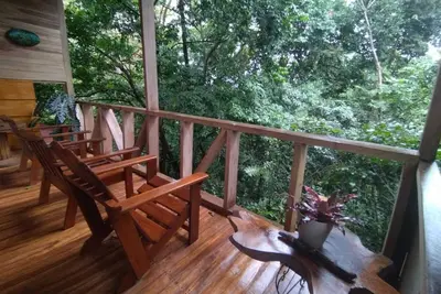 Image de Green Sunrise Chalet, Nature Lovers with Volcano View.