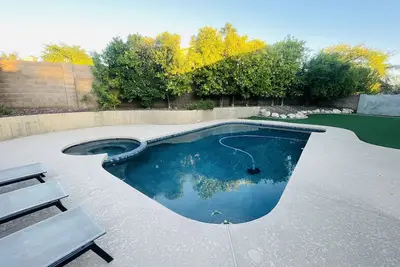 Image de Large Family Friendly Oasis near Super Bowl!