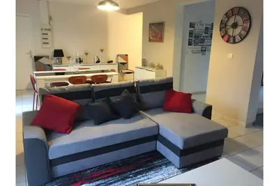 Image de centre Pierrefonds superbe appartement au calme + parking