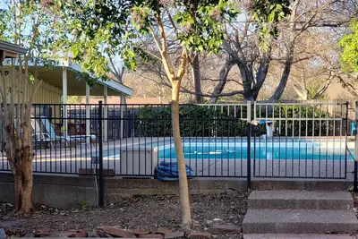 Image de Brooks Retreat: Swimming! Game Room! Staycation!