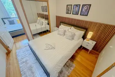 Image de Charming and comfy 2br unit. Just 8 miles from Nyc