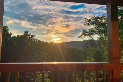 Image de Mountain View / Dog-friendly / Cozy Cabin Retreat