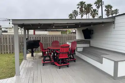 Image de Recently Renovated Port Mansfield Home - Very Well Stocked - Close To Boat Ramp!