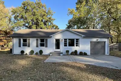 Image de Entire- 3br Stylish and Cozy Home - 10 min from post and downtown