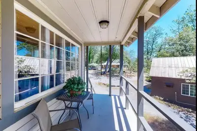 Image de Updated Paradise Cove, Bass Lake With private boat dock & lake views. Central Ac