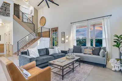 Image de Escondida Farmhouse: Tesla Chargers, Modern Comfort, Wineries & Wedding Venues