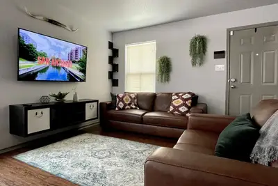 Image de Sa Stockyards 3-Bedroom House w/Outdoor Kitchen