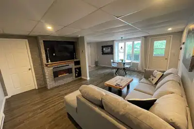 Image de Chalet Condo sur le Bord de L'eau Avec Quai Magog