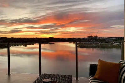 Image de Serene coastal waterfront apartment, private oasis, daily sunrises over ocean