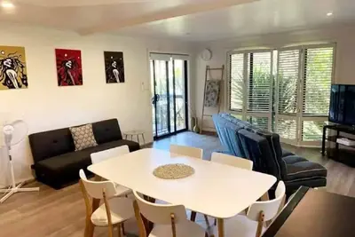 Image de Private and Spacious (family) Studio, only 5 mins drive from the beach