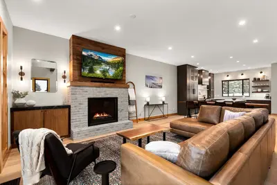 Image de Mountain modern, brand new luxury ski in and ski out townhome on Whitefish Mountain Resort!
