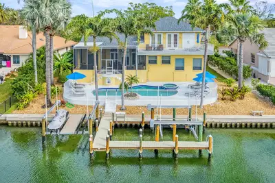 Image de Sunset Heaven | On St Armands Circle Water Views, Private Heated Pool & Spa!