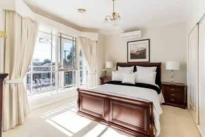 Image de Comfort Private room with queen bed & study