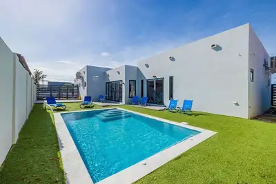 Brand New Modern Villa w/ 3br 2. 5ba & PrivatePool