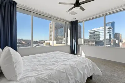 Image de 175 Lex - Stunning Downtown Views on Main Street!
