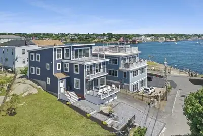 Image de The Captain’s Villa  Beachfront House With Access To Pavilion's Beach