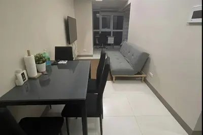 Image de Uptown Parksuites Tower 1, Bgc. Across Mitsukoshi Mall. Near Uptown Mall.