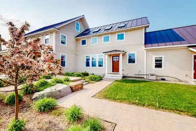 Image de Enchanting farmhouse with a hot tub, grill, children's items, & mountain views