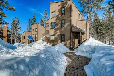 Image de Northstar condo close to skiing with pool, hot tub, gym, game room & W/D