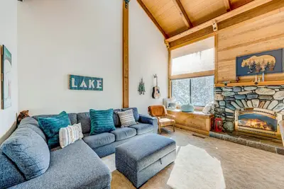 Image de 2-story condo with gas fireplace, pools, hot tubs, gym & tennis