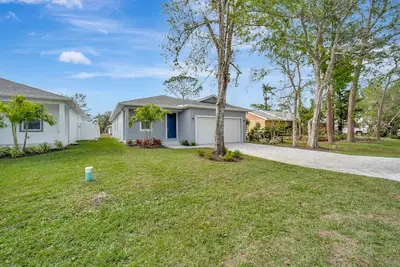 Image de Brand-new home with private yard, central Ac & washer/dryer - dog-friendly
