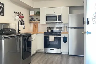 Image de Bright & Modern Apt in City Center