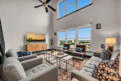 Image de New Listing- Bridges of the Brazos- Dwtn Condo w/ Views, 3blk to Magnolia