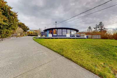Image de Dog-friendly home & bunkhouse with private hot tub, amazing ocean view