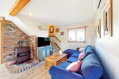 Image de Dog-friendly coastal home steps from beach with grill, firepit, & washer\/dryer