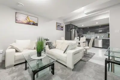Image de Luxurious 1 bedroom + Den Near Edmonton International Airport