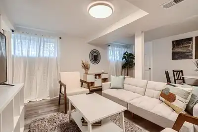 Cheerful 2-Bedroom Space 4 Miles from Downtown