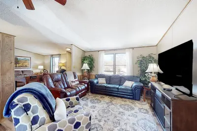 Image de Dog-friendly home with mountain view, foosball, enclosed yard & W/D