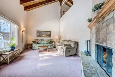 Image de Peaceful retreat with a gas fireplace, balcony, & washer/dryer