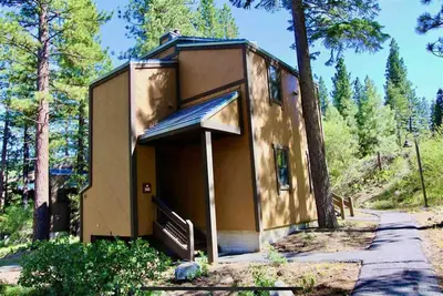 Image de Steps to Northstar Village! Gated, Dog-friendly, with a loft, 2 balconies