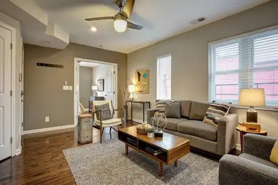 Image de Clean & Bright 2br near downtown