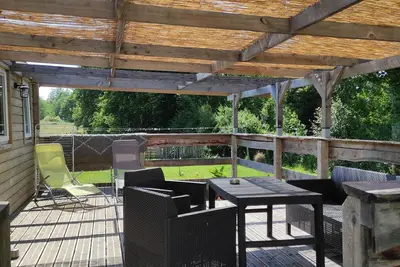 Image de Mobil home face a un étang