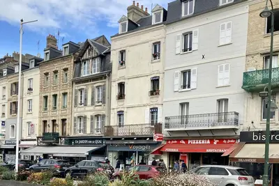 Image de La Belle des écores, maison de ville plein coeur de Trouville