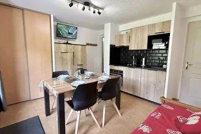 Image de Appartement cosy Ă Flumet, pieds des pistes, 4 pers. , piscine, parking, minibox Wifi.