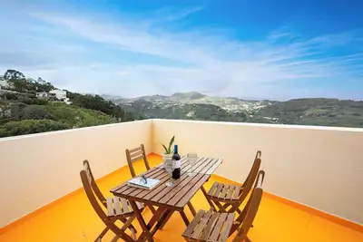 Image de Appartement de vacances \"Carmelo Y Carmela 6\" avec vue sur les montagnes, terrasse privée et Wi-Fi.
