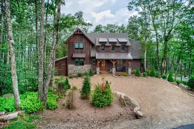 Image de Grayling Lodge - Eagles Nest, Pet Friendly, Outdoor Fireplace, Hot Tub