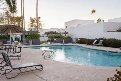 Image de 2-bedroom condo 6 minutes drive to Talking Stick Resort Casino & Arizona Casino