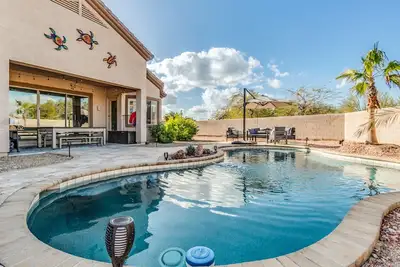 Image de Private heated pool, Shuffleboard, Billiards, Darts, Axe throwing and More!